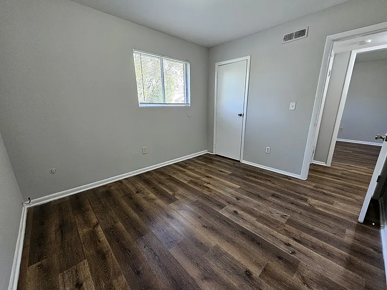 2404 Velma Ave — Photo 9