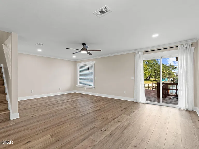 1335 Capri Dr — Photo 5