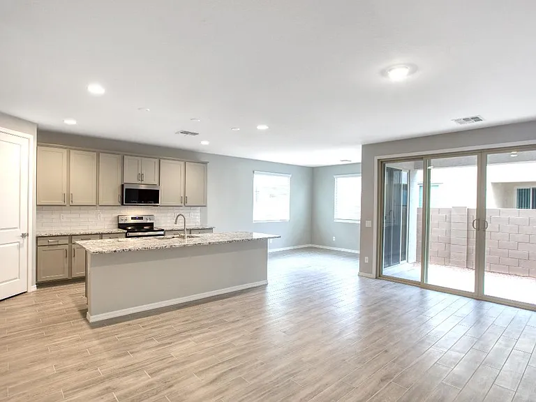 9426 E Saturn Ave — Photo 5