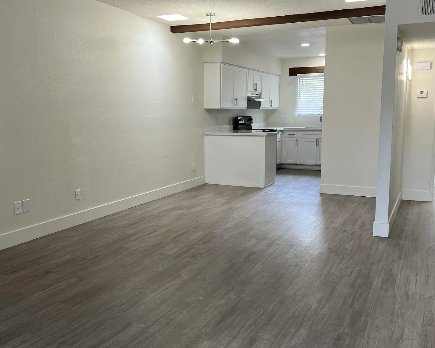 2 bed, 940 sqft, $1,542 — Photo 2