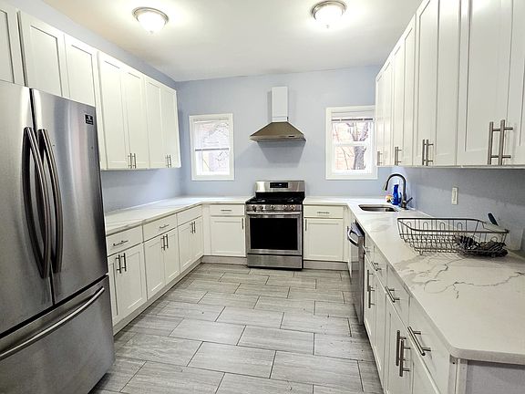 2nd image of 99 Clerk St #2A