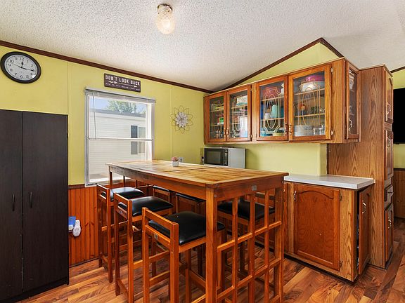 2nd image of 124 James Ct