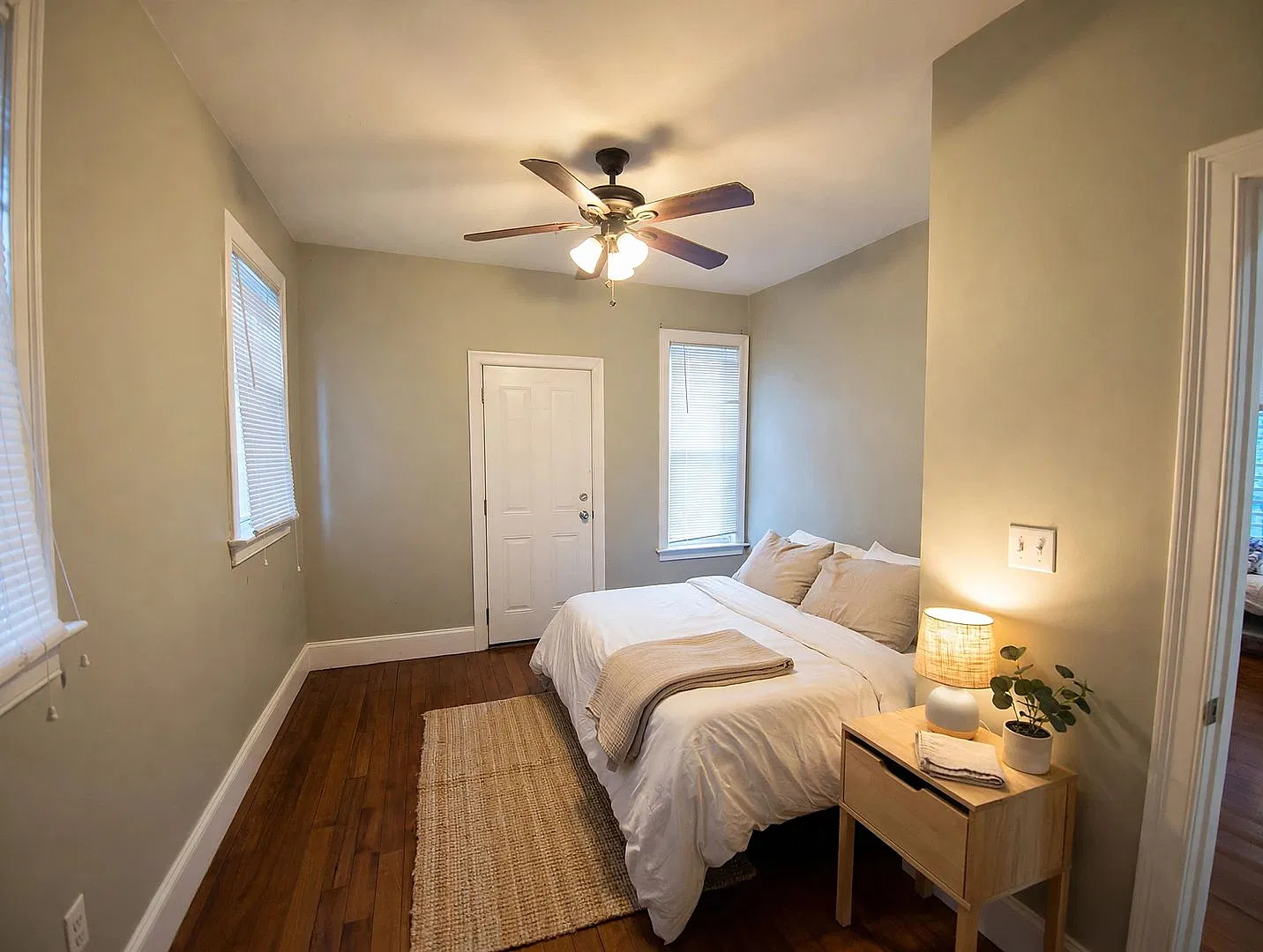 Renovated Gem near NEU! Stainless Steel, Laundry in Unit, Cat OK! — Photo 3