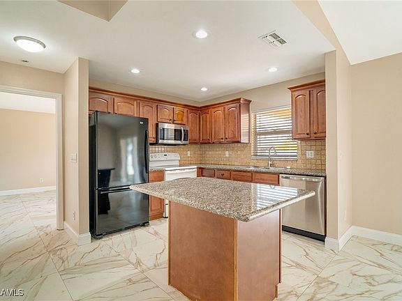 4th image of 4114 SW 1st Ave