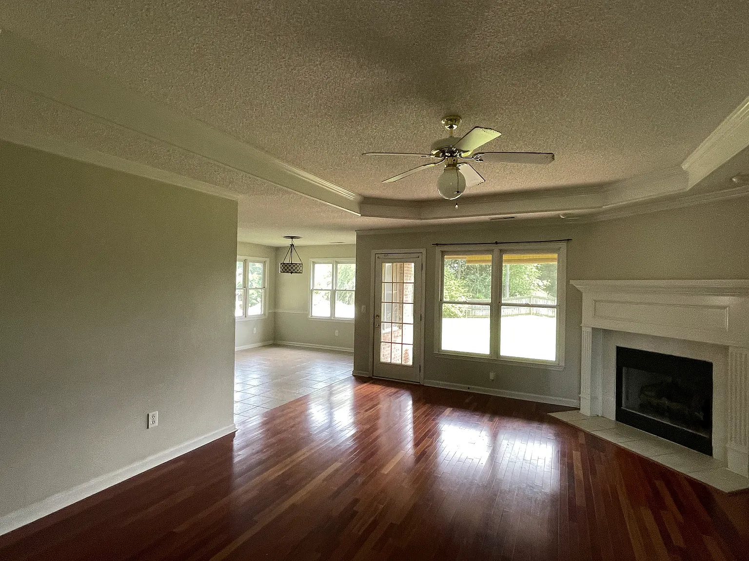 612 Gooch Ln — Photo 2