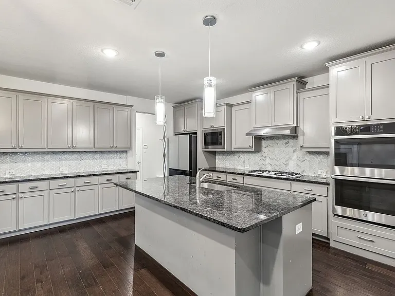 906 Overton Ave — Photo 6