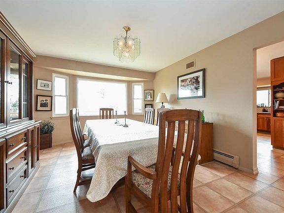 4th image of 624 Oakwood Ct