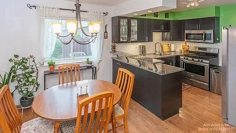 215 Sheffield Dr — Photo 3