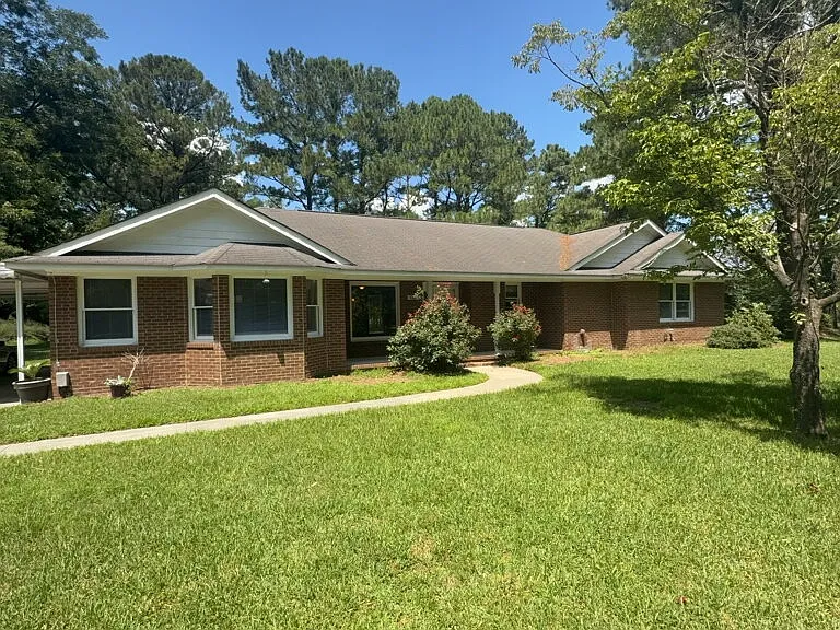 135 Yates Ln — Photo 1