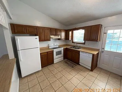 2 bed, 2.0 bath, 891 sqft, $1,000 — Photo 4