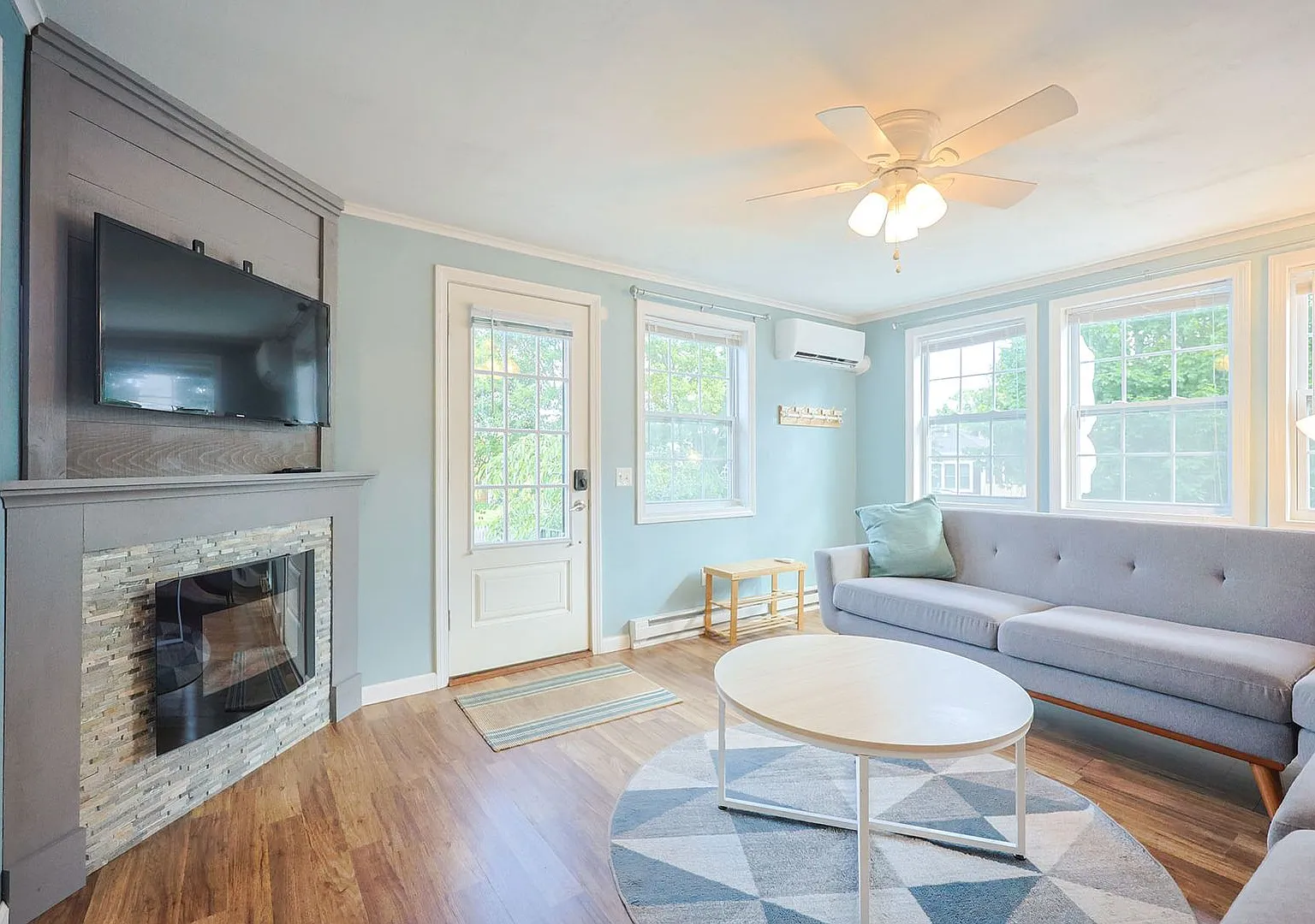 Winter Rental: Twin Lights — Photo 2
