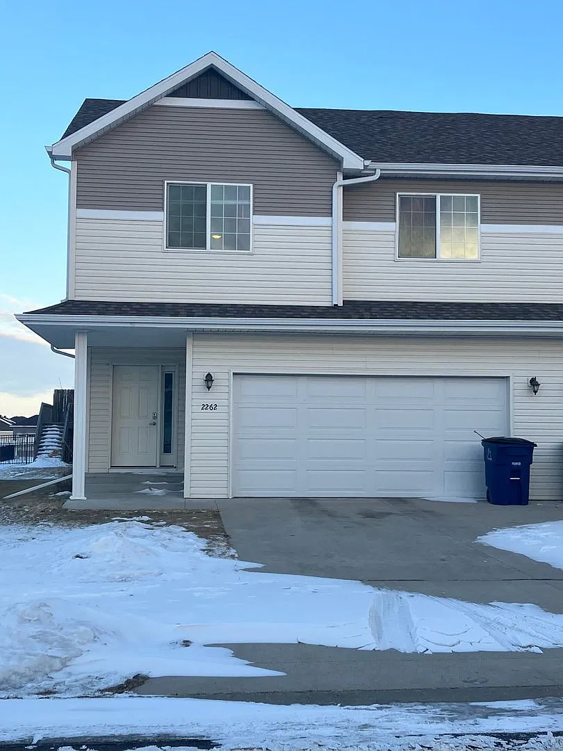 3 Bed 3 Bath Twin Home — Photo 2