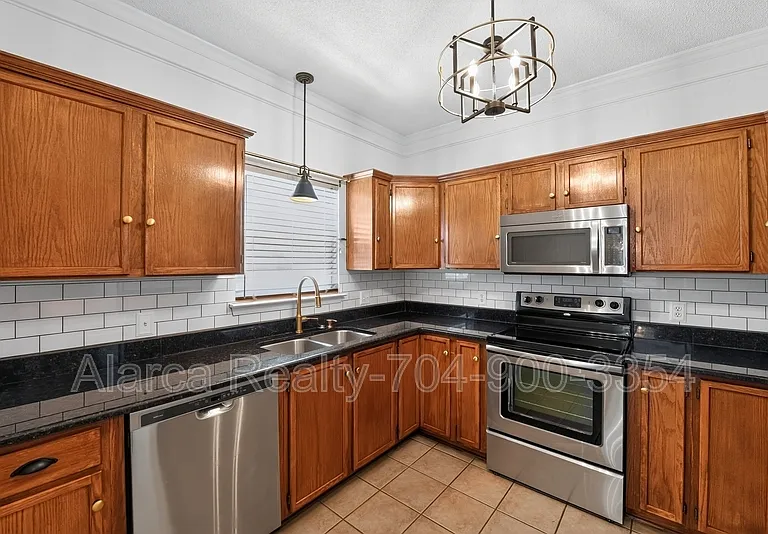 290 Sweet Martha Dr — Photo 2