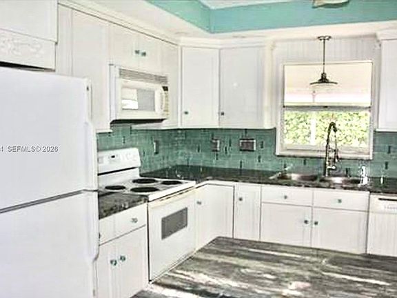 4th image of 600 SE 19th Dr