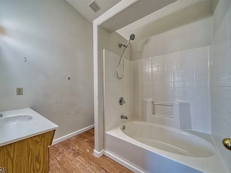 3790 Vanguard Ave — Photo 3