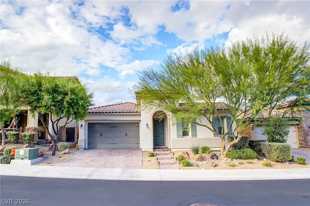 3 bed, 3.0 bath, 2091 sqft, $3,900 — Photo 1