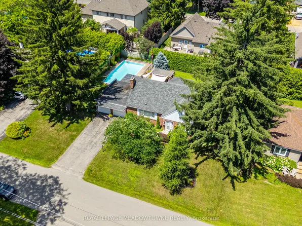 33 Parker Ave, Hamilton, ON L9G 1A6
