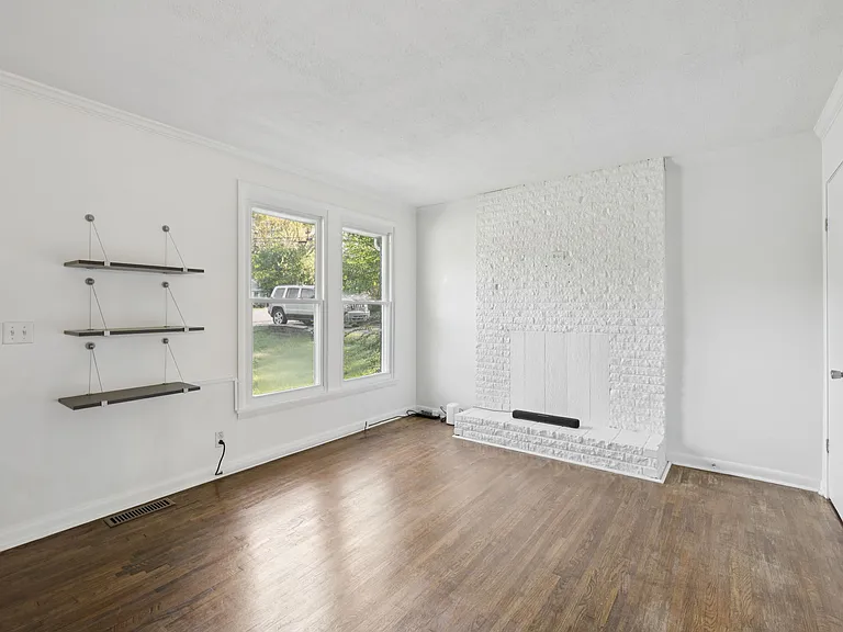 589 Highcrest Dr — Photo 3