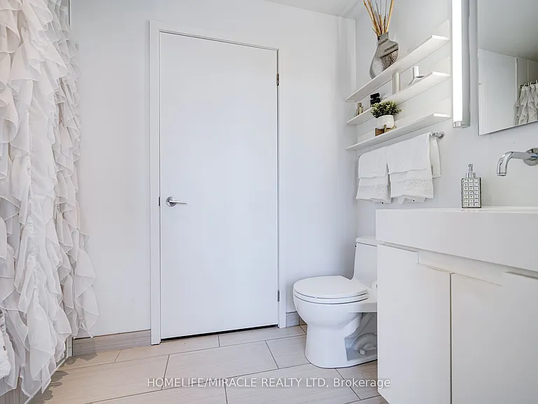 25 Oxley St #701 — Photo 38