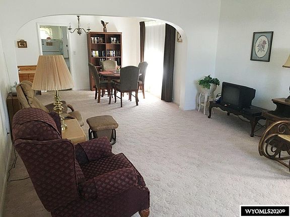 2nd image of 512 E Lincoln Ave