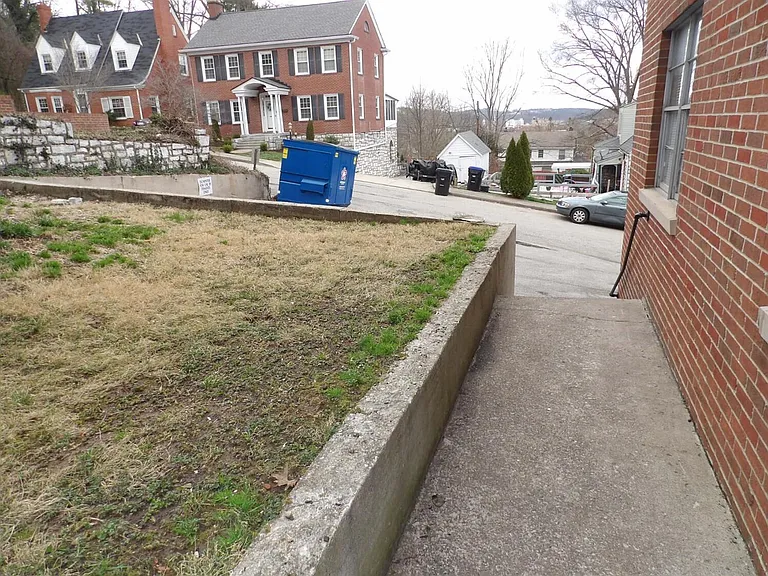 720 Woodland Ave #7 — Photo 3