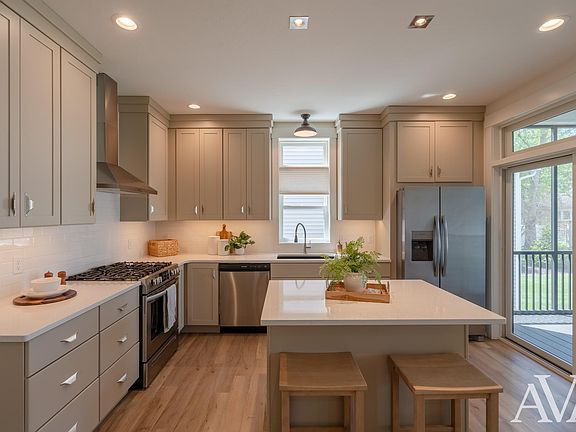 5th image of 3635 Van Buren St