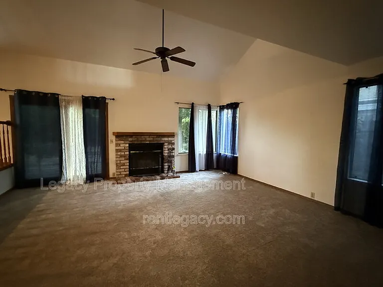 5350 Laguna Park Dr — Photo 4