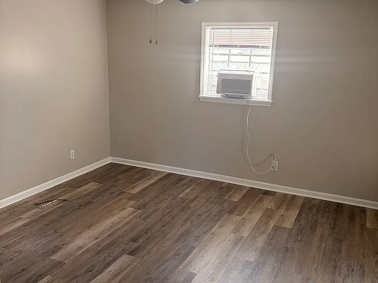 Crimson Cir — Photo 8