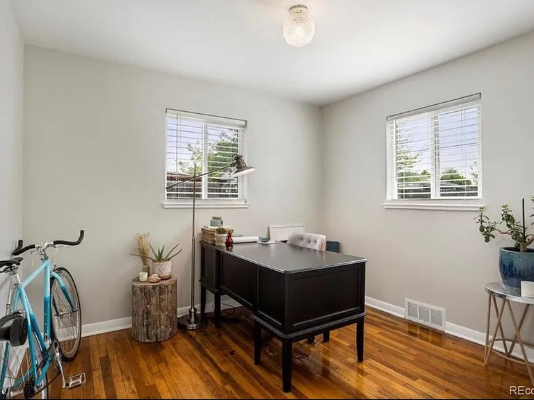 860 Oakland St — Photo 11