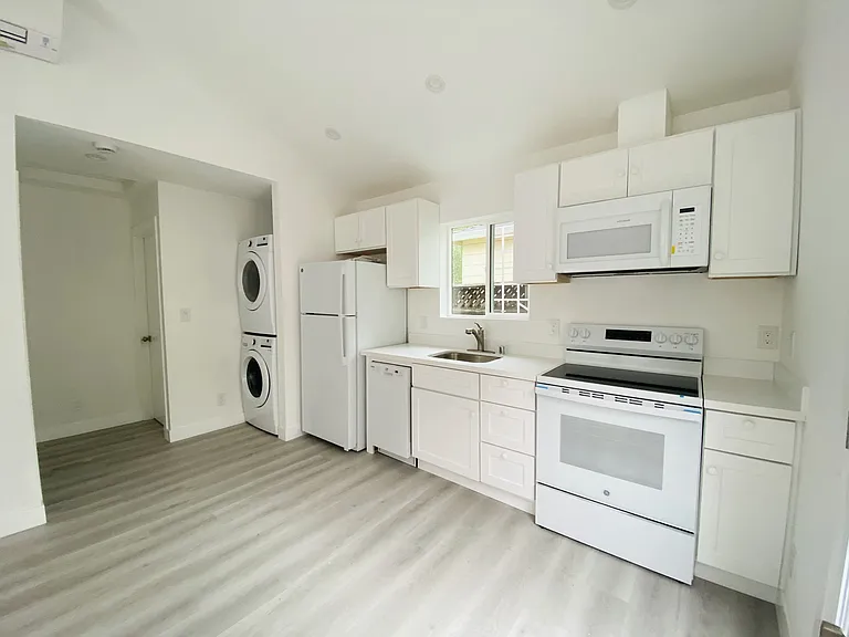 1059 Barbara Ave — Photo 7