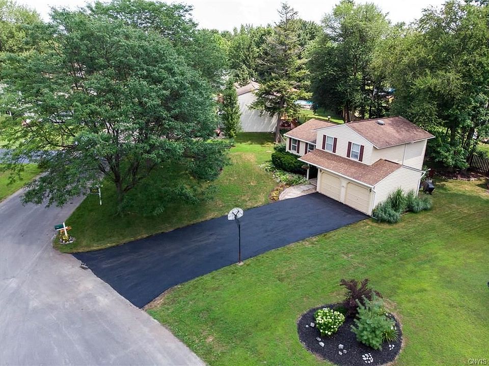 1st image of 107 Cottage Grove Dr