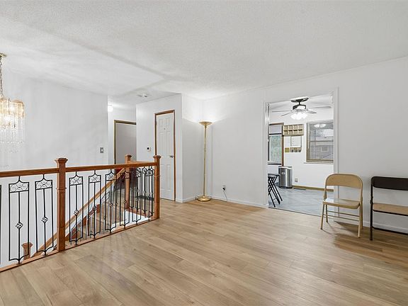 4th image of 3027 Huxley Ln SW