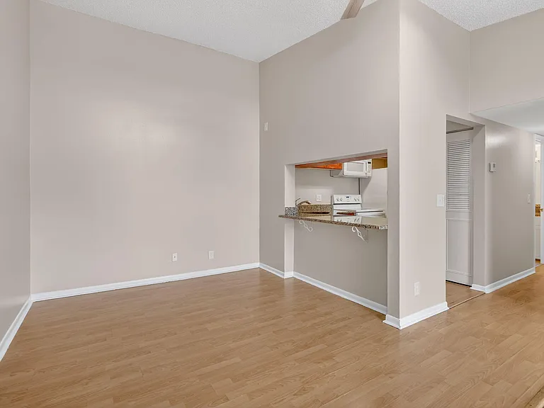 624 Sea Pine Way #B3 — Photo 7
