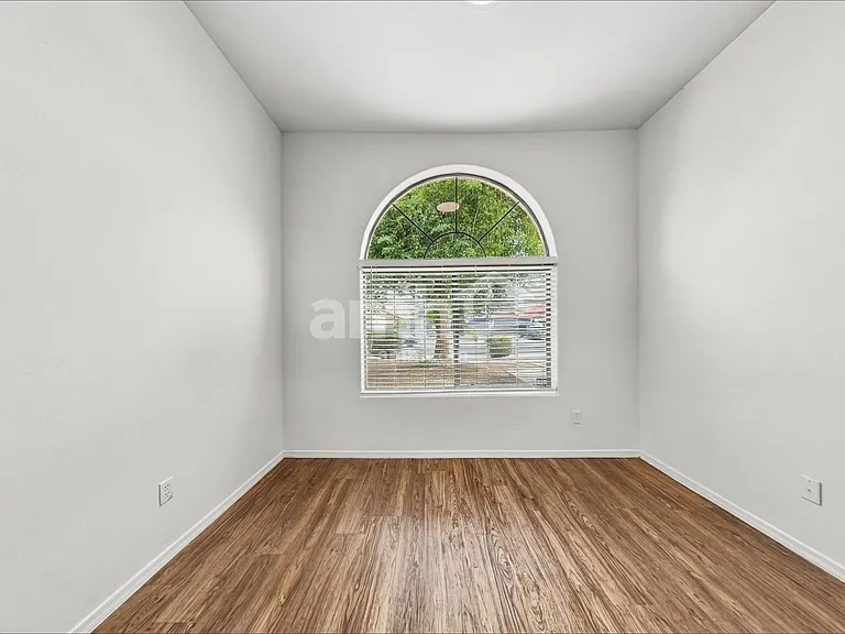717 W Beth Dr — Photo 12