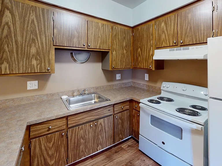 Rivercrest Apartments — Photo 15