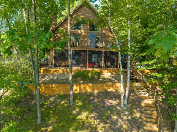 8711 N Island Dr, Stanwood, MI 49346