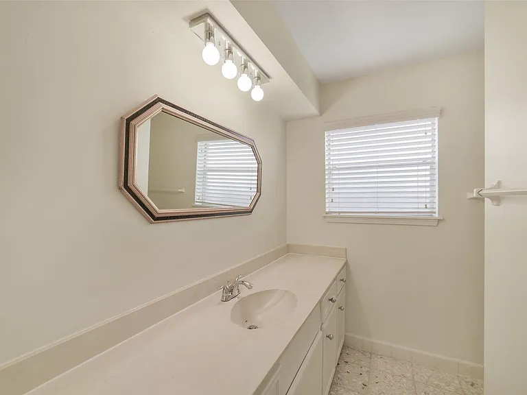 7818 Kleingreen Ln — Photo 36