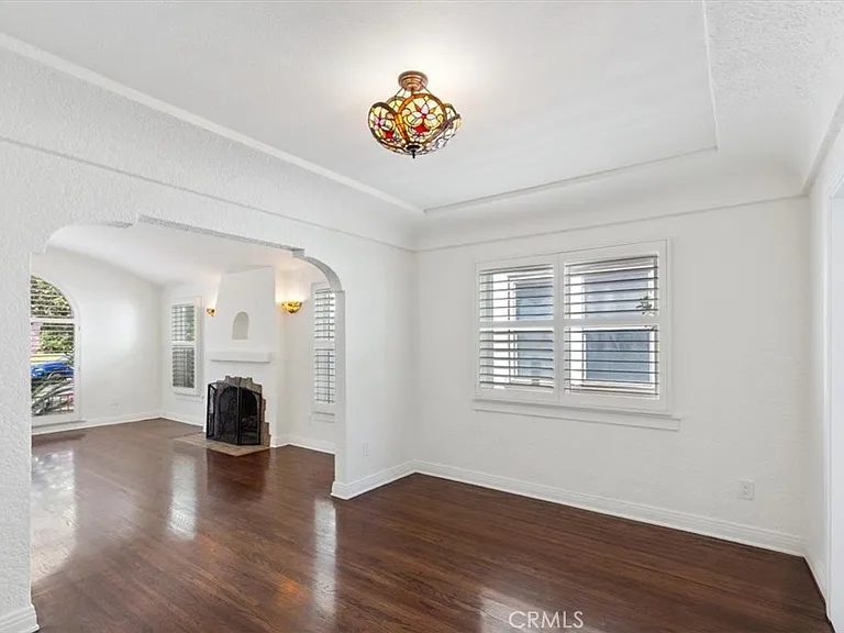 5466 Templeton St — Photo 5