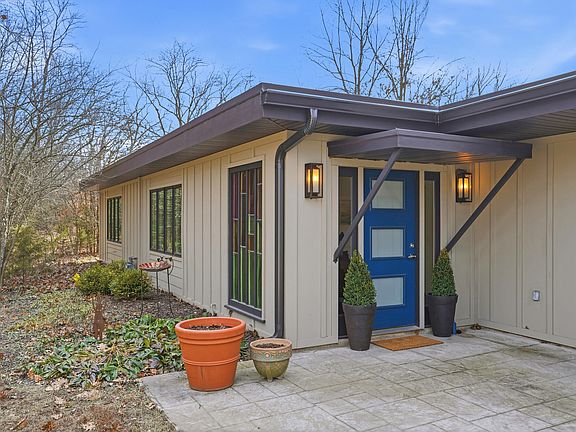 3rd image of 2111 Rock Quarry Rd