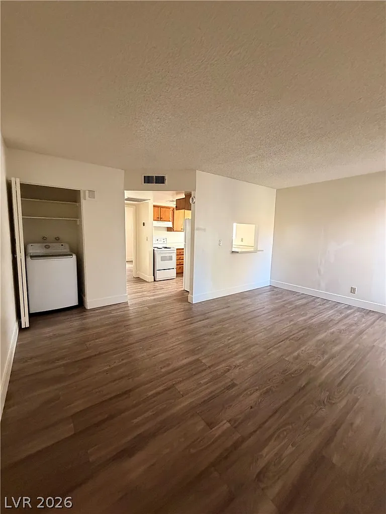 1 bed, 1.0 bath, 576 sqft, $1,100 — Photo 4