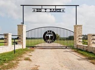 2746 Rr 165, Blanco, TX 78606