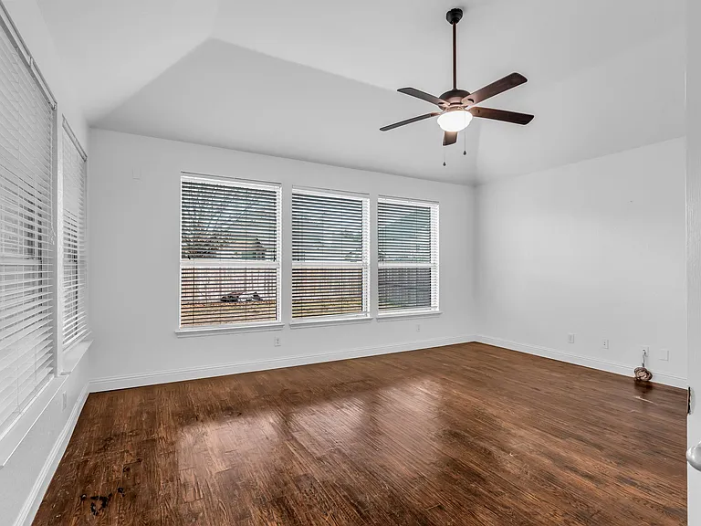 3010 Lena Dr — Photo 32