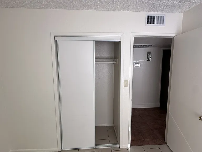 Bedroom 1 - Interior and closet
