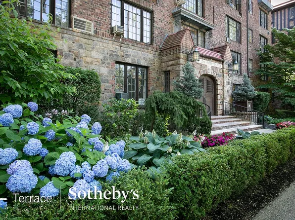 20 Continental Ave APT 2K, Forest Hills, NY 11375