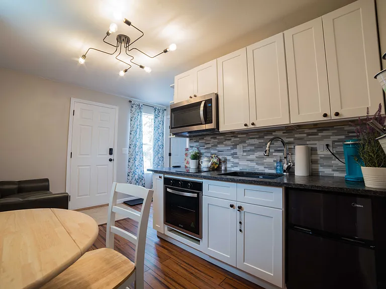 118 N Corona St — Photo 4