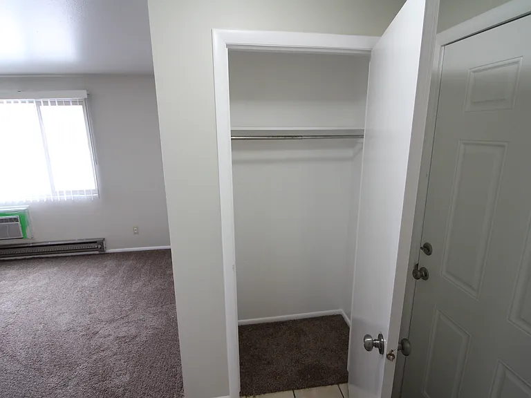 Apartments at 175 Main Street in Farmington — Photo 16