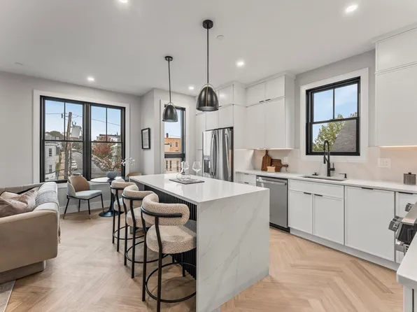 106 Moore St #Penthouse 6, Boston, MA 02128