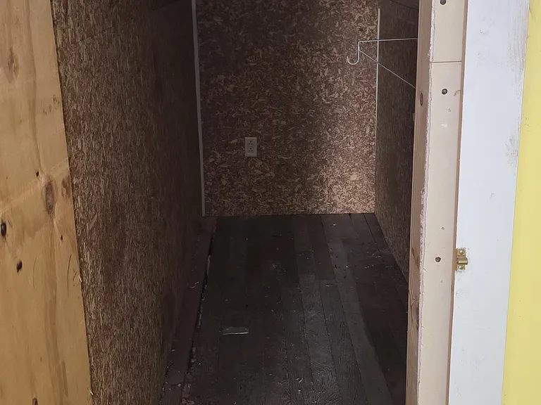 220 Warren St — Photo 13