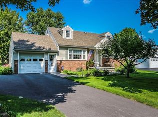 154 Straub Rd, Rochester, NY 14626