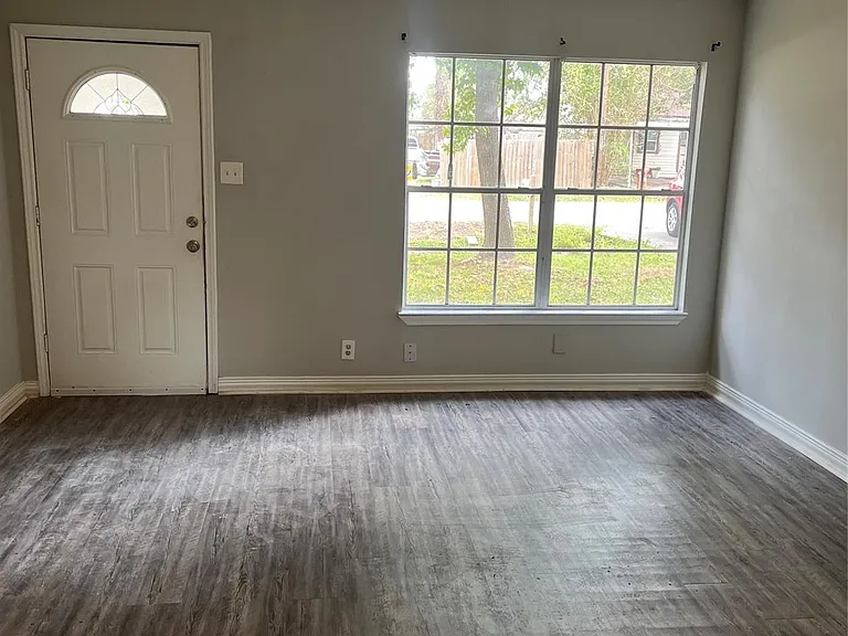 10533 Barnham St — Photo 4